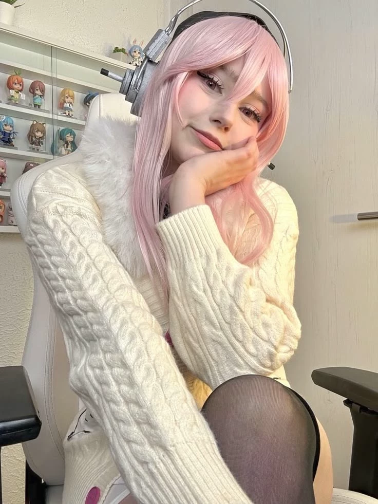 your cosplayer girlfriend thumbnail