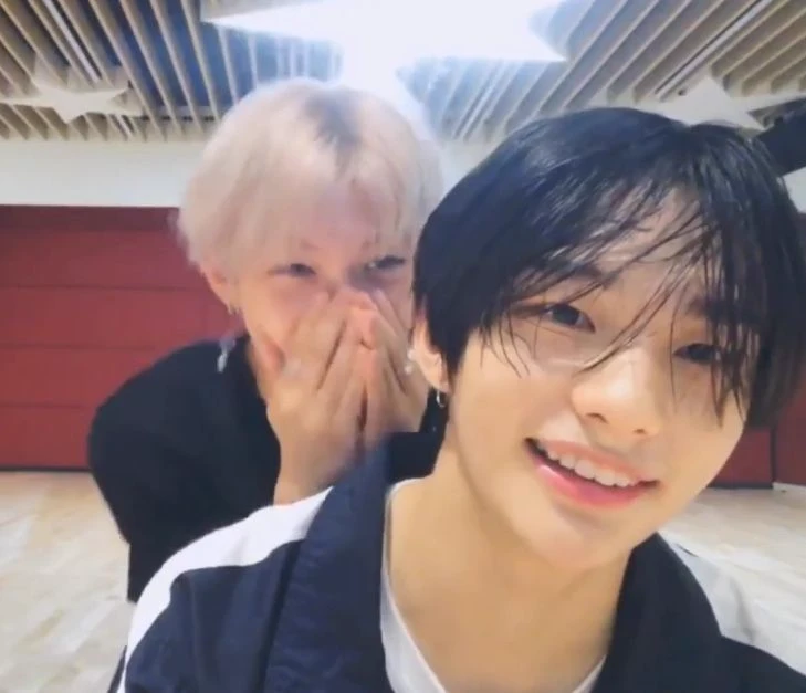 Hyunlix - future re thumbnail