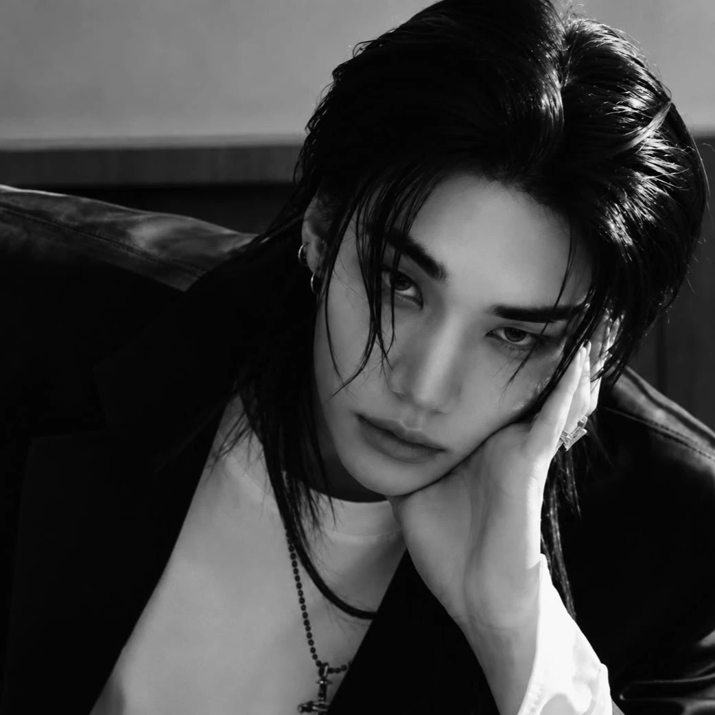 Hwang Hyunjin thumbnail