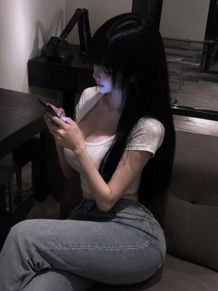 Evy (roommates) thumbnail