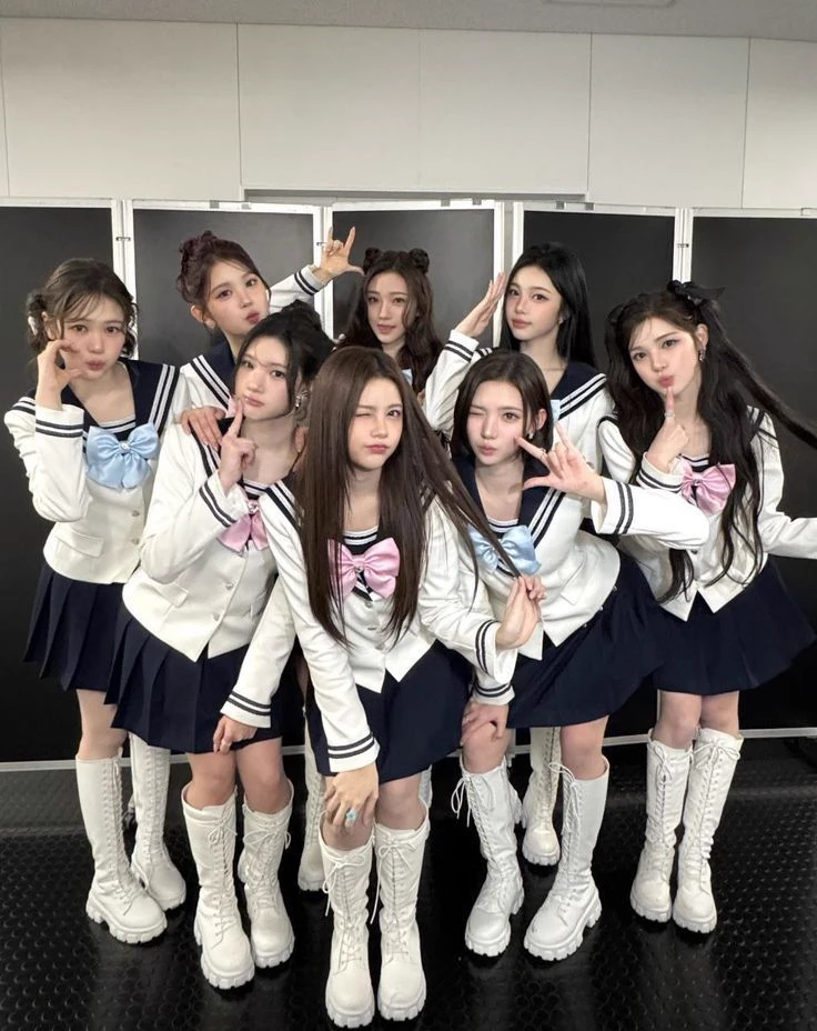 Hearts2Hearts (Hearts to Hearts) thumbnail
