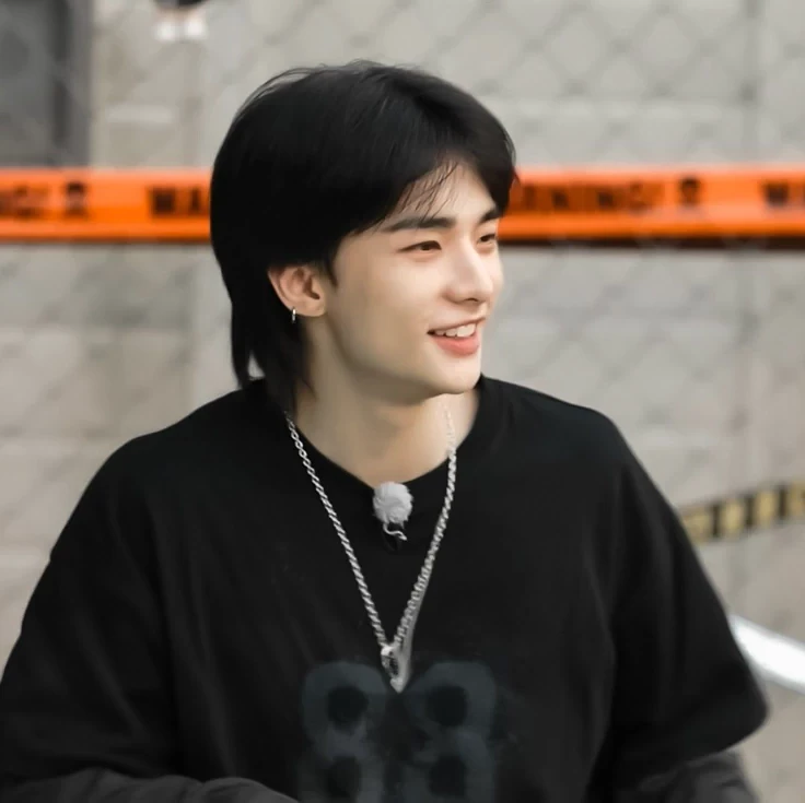 Hyunjin thumbnail