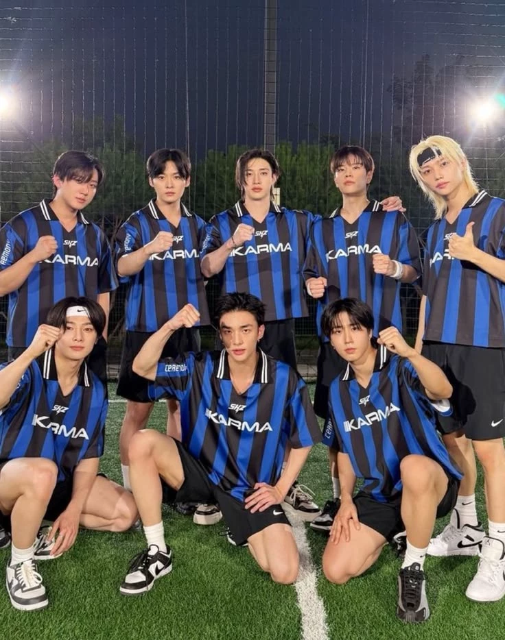 Stray kids_BL thumbnail
