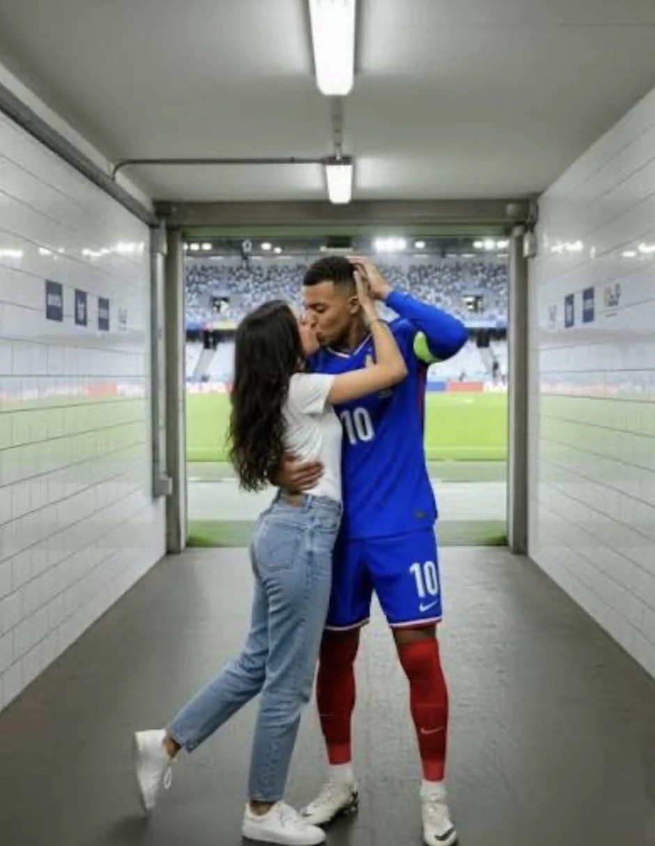 Kylian Mbappé & Ester Expósito thumbnail