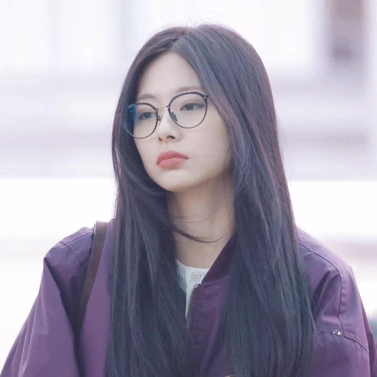Chou Tzuyu-WLW thumbnail