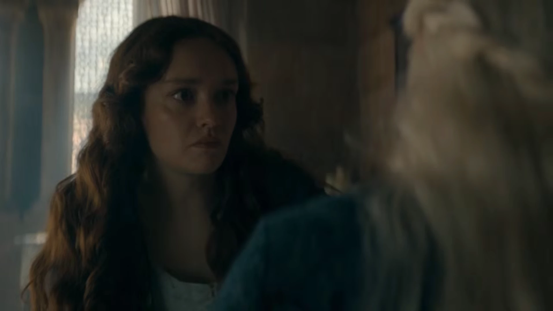 Alicent Hightower and Helaena Targaryen thumbnail