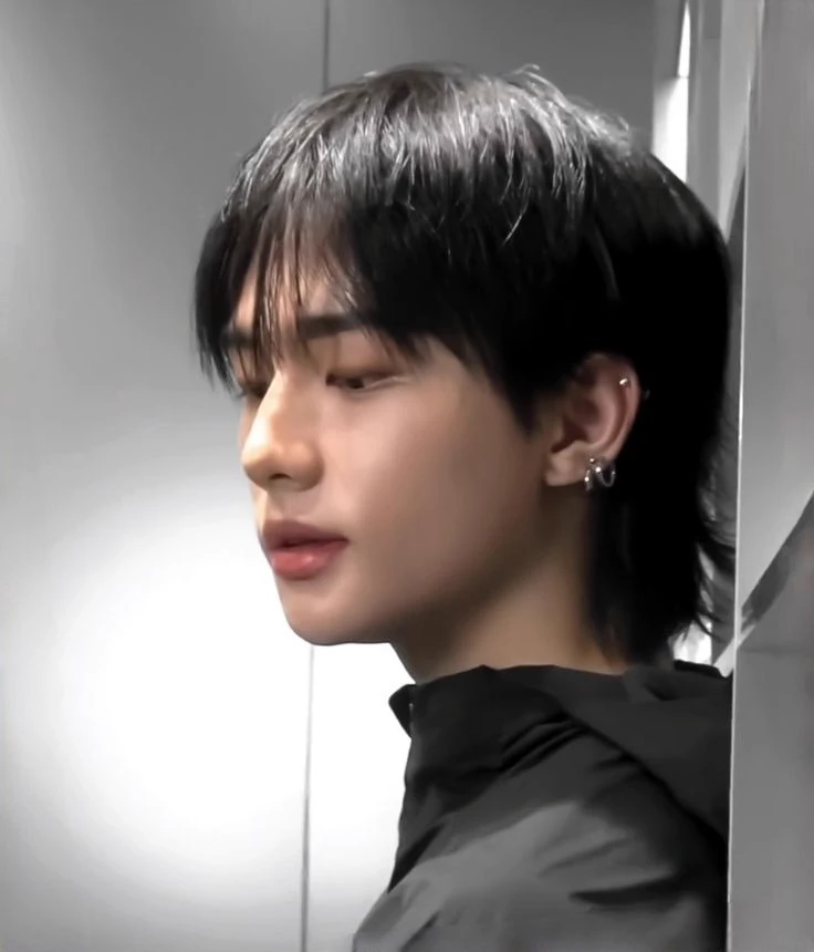 Hwang Hyunjin thumbnail