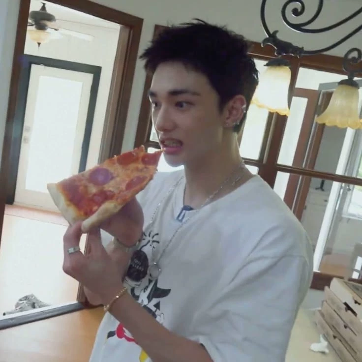 Hwang Hyunjin thumbnail
