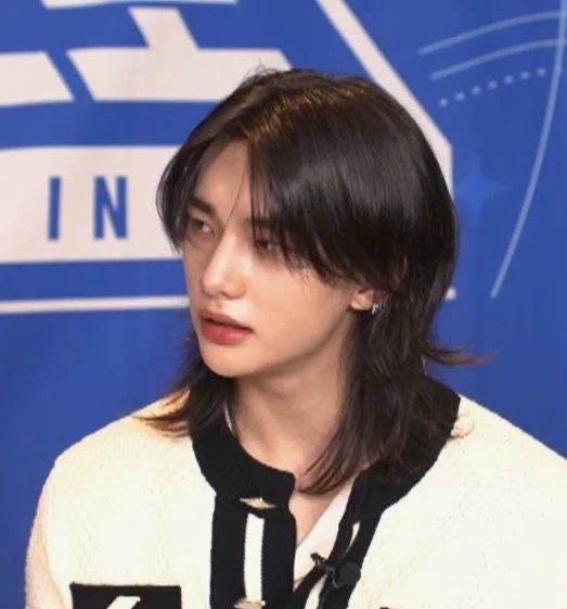 Hwang Hyunjin thumbnail