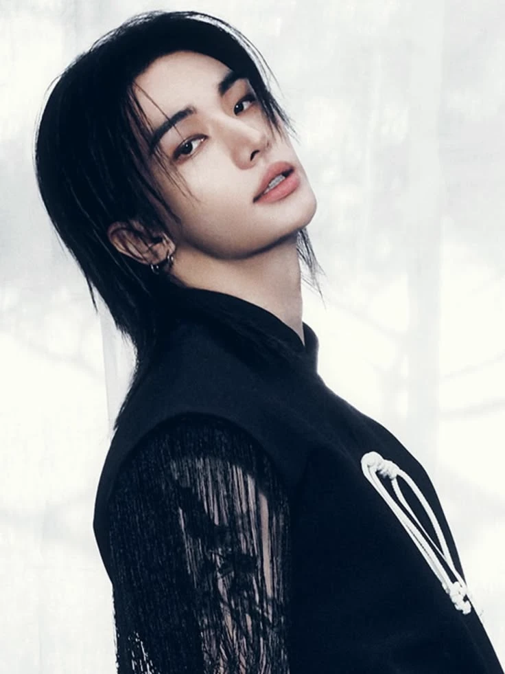 Hwang Hyunjin thumbnail
